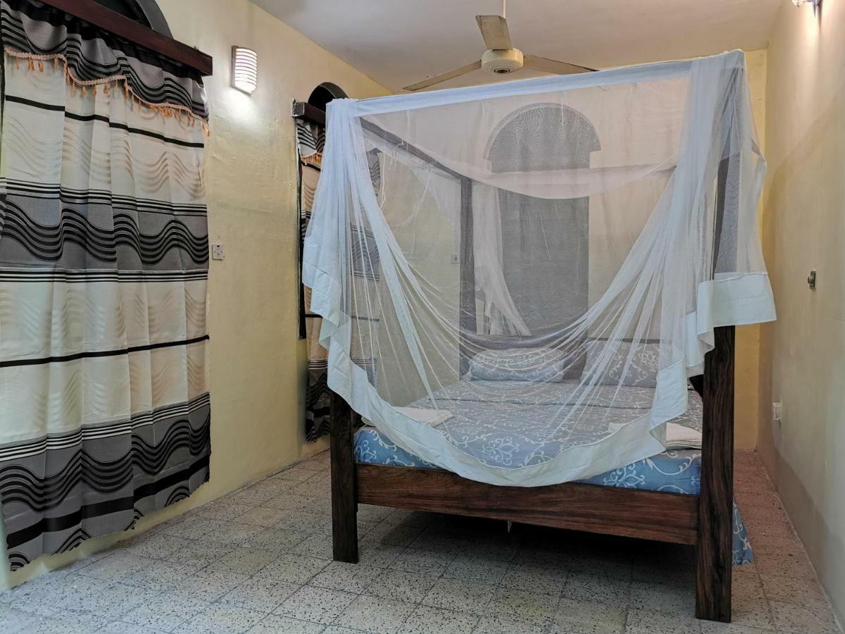 Crown Hotel Zanzibár Kültér fotó